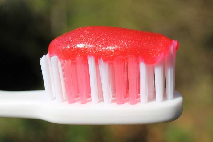 Влияние зубной пасты на эмаль