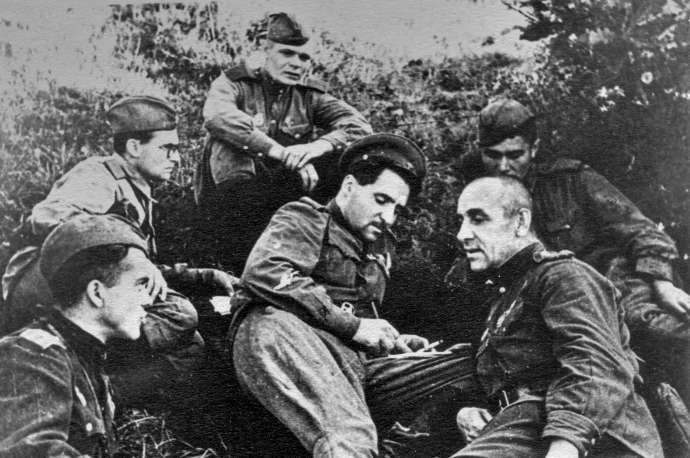 Стихи поэтов–фронтовиков о Великой Отечественной войне Стихи поэтов–фронтовиков о Великой Отечественной войне