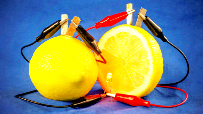 Батарейка из лимона